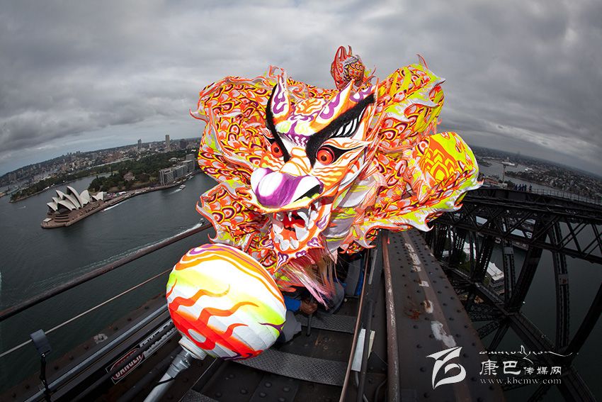中國傳統舞龍亮相悉尼海港大橋