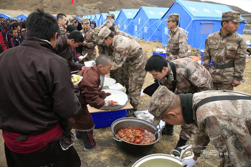 全力救災見(jiàn)真情——甘孜軍分區抗震救災掠影