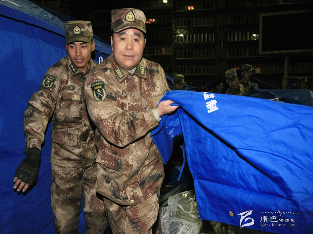 軍民魚(yú)水情深 ——甘孜軍分區抗震救災掠影
