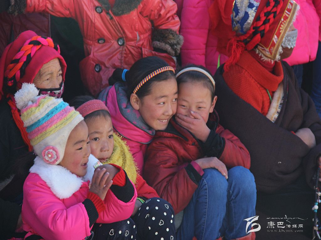 災區孩子幸福過(guò)年
