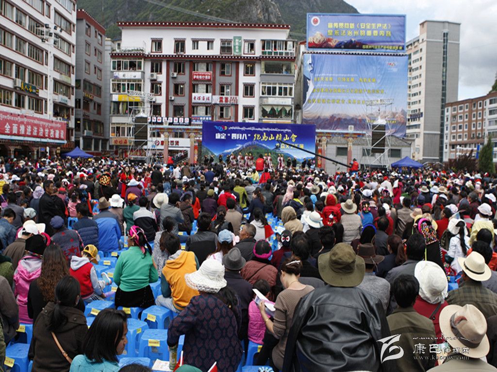 康定“四月八”跑馬山國際轉山會(huì )掠影