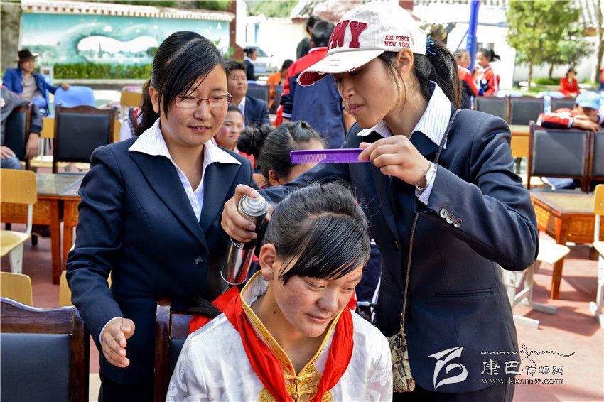 殘障兒童幸福成長(cháng)(康巴傳媒網(wǎng)首屆紀實(shí)攝影大賽)