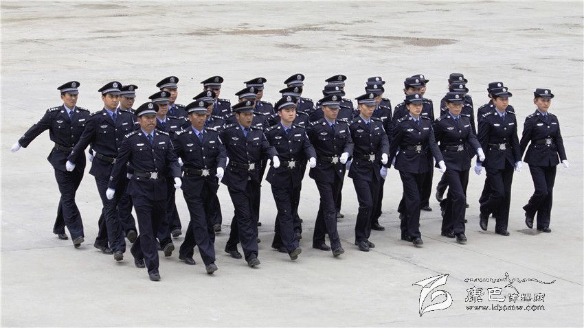 康定市公安局打造藏區一流警隊(康巴傳媒網(wǎng)首屆紀實(shí)攝影大賽)