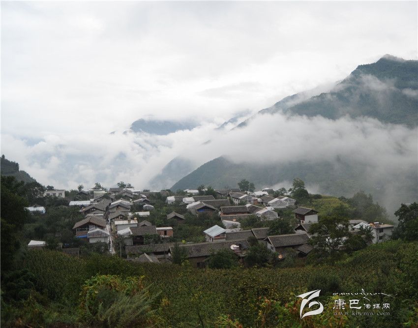瀘定山鄉入畫(huà)來(lái)