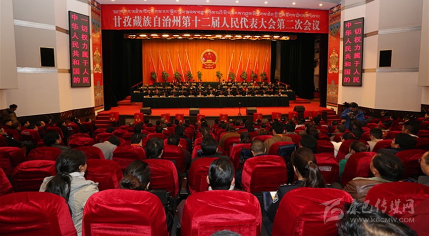 州十二屆人大二次會(huì )議掠影