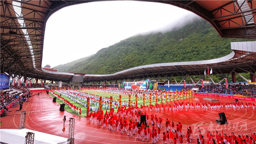 甘孜州第三屆運動(dòng)會(huì )開(kāi)幕式掠影