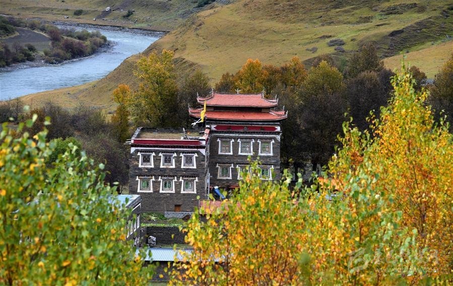 川藏線(xiàn)上的美麗風(fēng)景