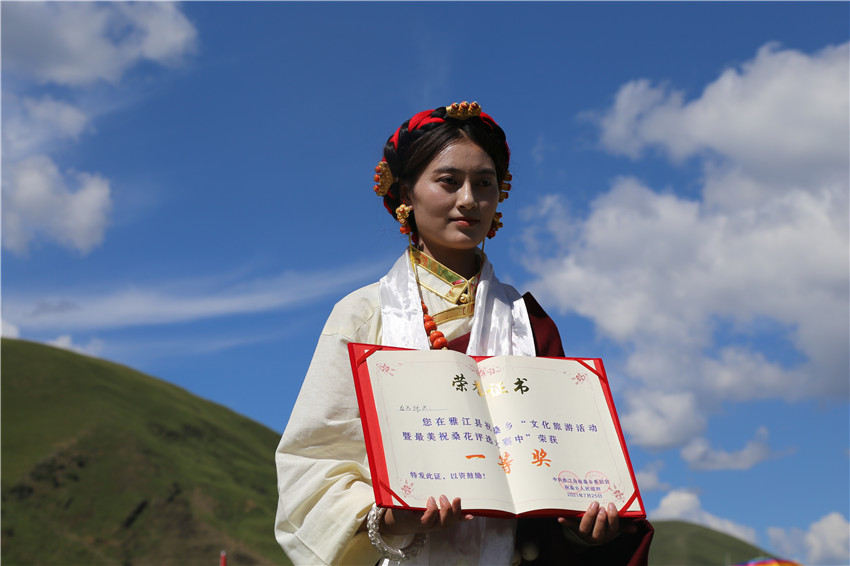 最美祝桑花評選活動(dòng)一等獎獲得者 白馬擁次.JPG
