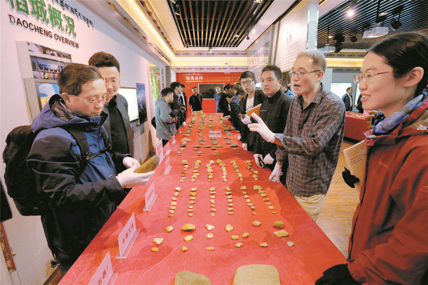 專(zhuān)家在室內.jpg