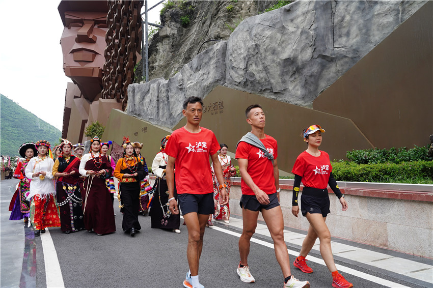 運動(dòng)員來(lái)到.jpg