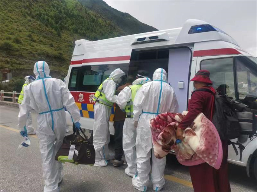 德格縣醫院醫.jpg