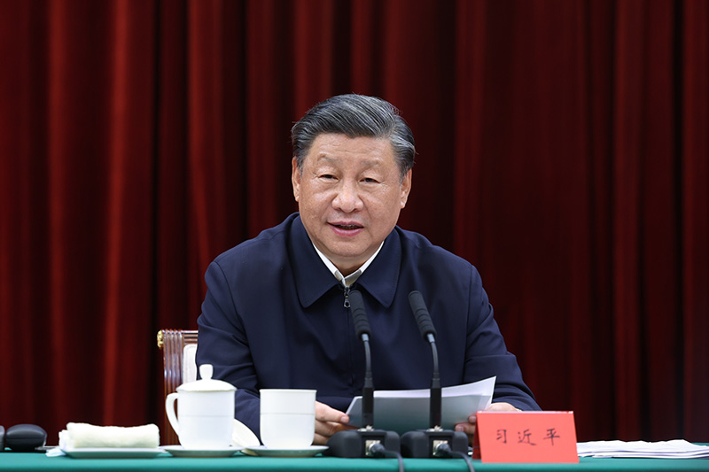 2023年10月12日下午，中共中央總書(shū)記、國家主席、中央軍委主席習近平在江西省南昌市主持召開(kāi)進(jìn)一步推動(dòng)長(cháng)江經(jīng)濟帶高質(zhì)量發(fā)展座談會(huì )并發(fā)表重要講話(huà)。新華社記者 鞠鵬 攝