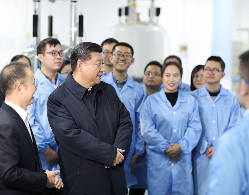 2019年1月17日，習近平在天津南開(kāi)大學(xué)元素有機化學(xué)國家重點(diǎn)實(shí)驗室同師生親切交流。